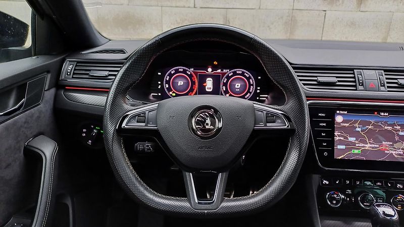 Škoda Superb 2.0TDI 140kW 4x4-WEBA-PANO-DPH - fotka 25 z 49
