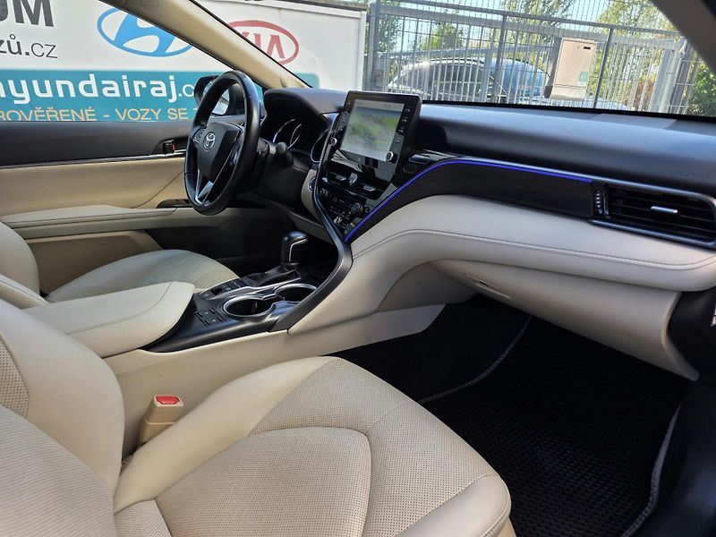 Toyota Camry 2.5-VIP-EXECUTIVE-HYBRID - fotka 5 z 13