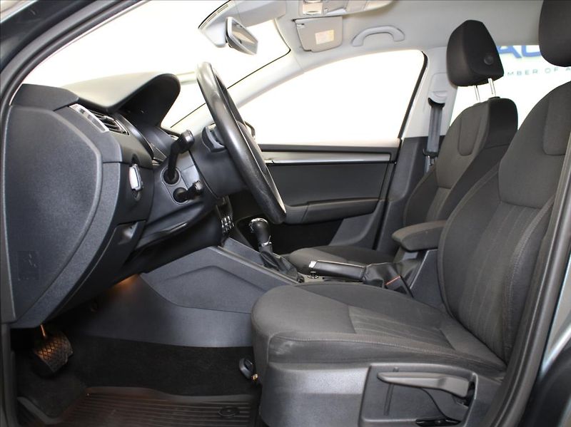 Škoda Octavia 2,0 TDi 135kW DSG 4x4 Style - fotka 6 z 27