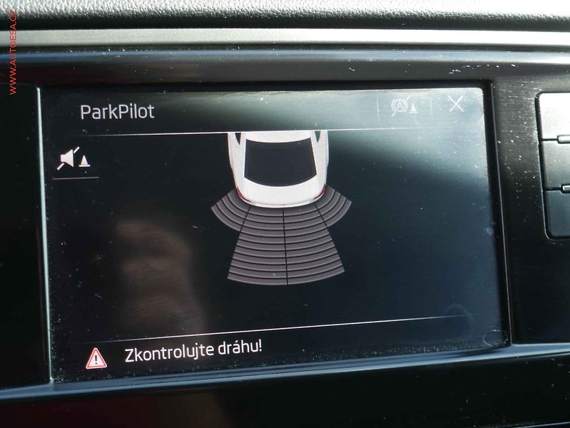 Škoda Octavia (2018) 1.6TDi, ČR, Ambition, LED - fotka 15 z 17