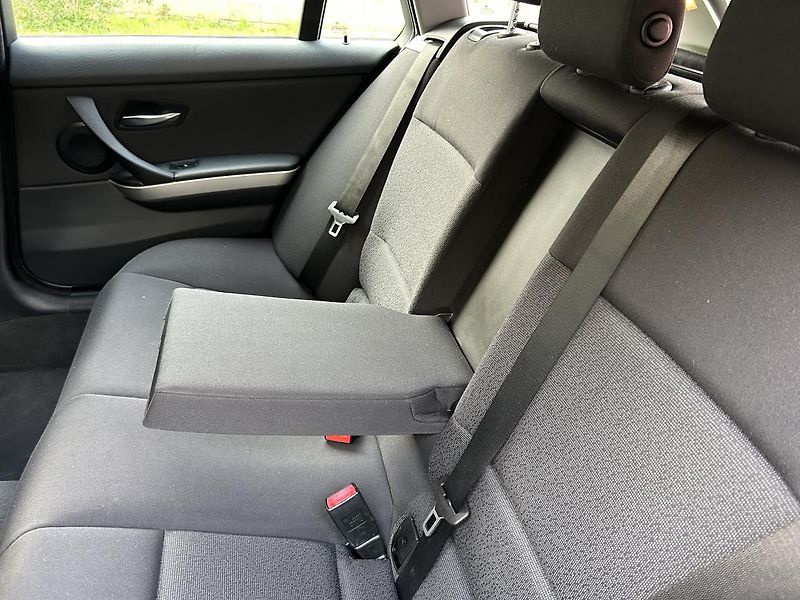 BMW Řada 3 320i  - fotka 37 z 51