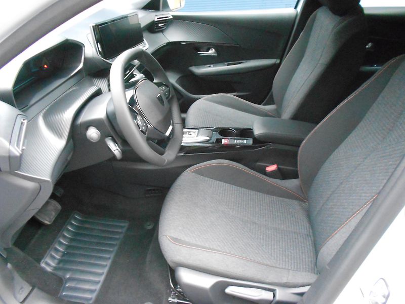 Peugeot 208 ALLURE El. 115 kW 51KWh - fotka 5 z 8