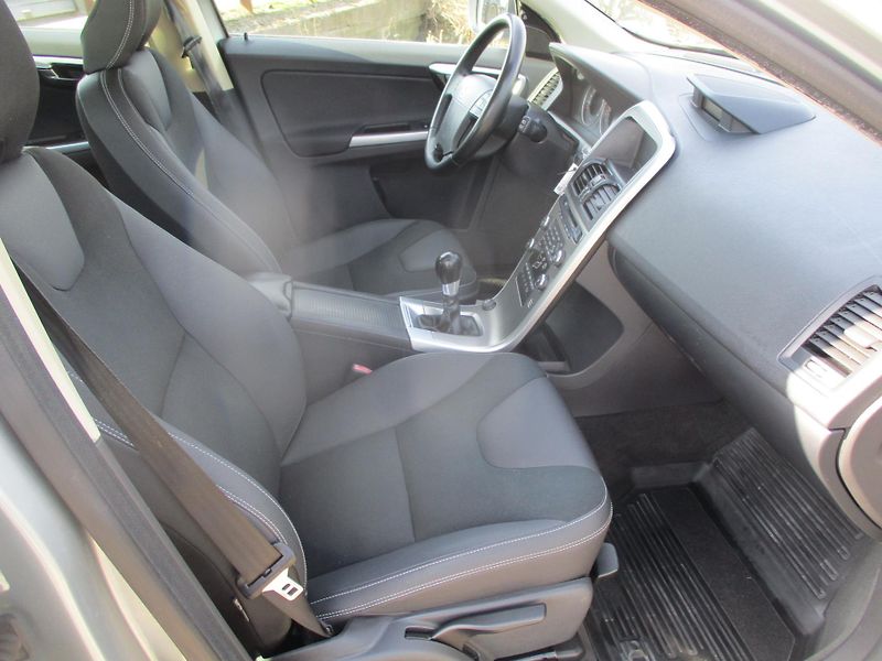Volvo XC60 2.4 D5*136kW*AWD*197TKM*6MAN.P - fotka 27 z 48