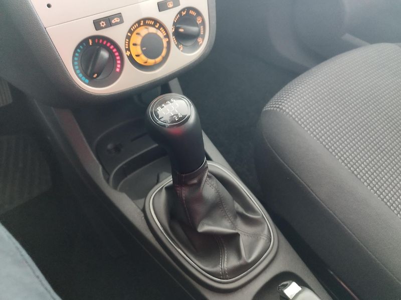 Opel Corsa (2009) 1,2i,59KW.KLIMA,SERVISNÍ KNIHA - fotka 19 z 23