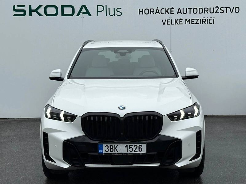 BMW X5 3,0 210 kW xDrive30d - fotka 4 z 55