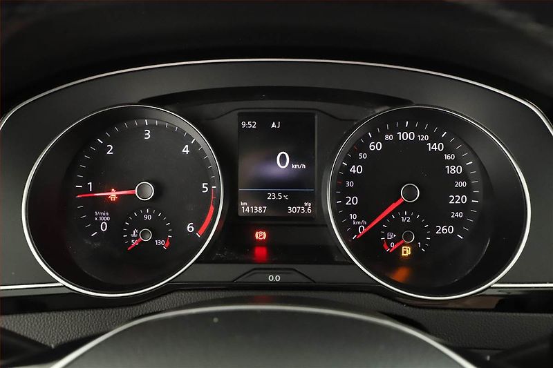 Volkswagen Passat (2018) 2.0 TDI, Kůže, Navi, Tempomat - fotka 9 z 20