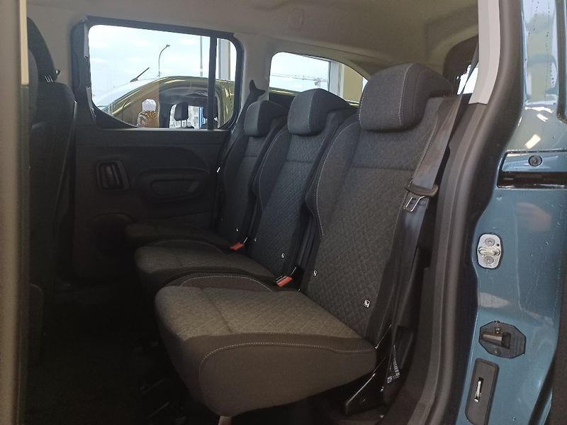 Opel Combo (2025) Elegance Plus 1,5 CDTi MT6 - fotka 22 z 27