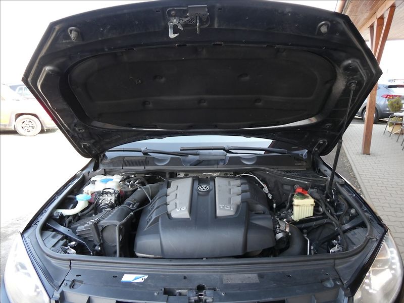 Volkswagen Touareg 3,0 TDi V6 180kW,2xkola,závěs - fotka 33 z 50