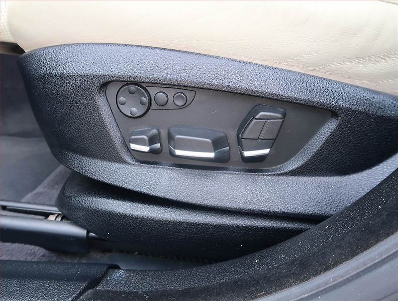 BMW Řada 5 (2012) 530d xDrive GT, 4X4, Automat - fotka 26 z 34
