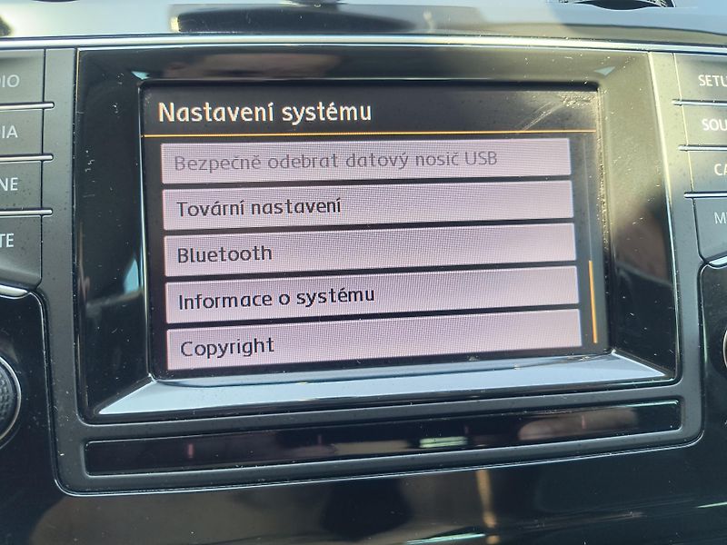 Volkswagen Golf (2014) 1.2 TSI 63KW 4-VÁLEC Z ŘEMENEM - fotka 43 z 66