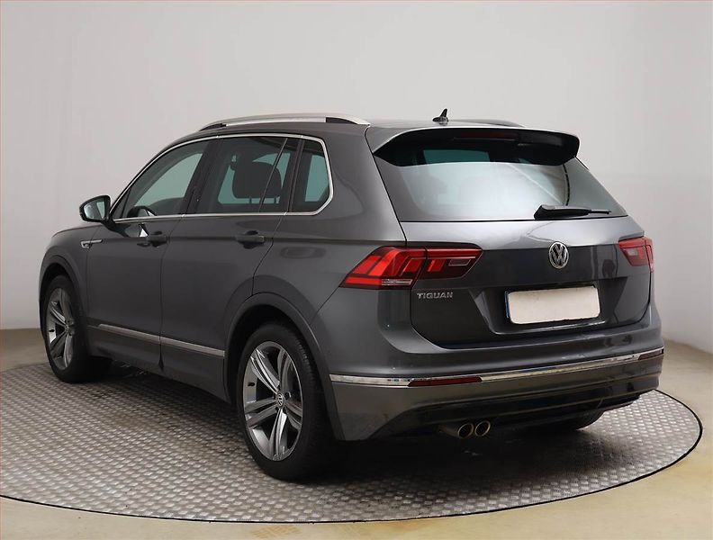 Volkswagen Tiguan (2020) R-Line 1.5 TSI - fotka 4 z 23