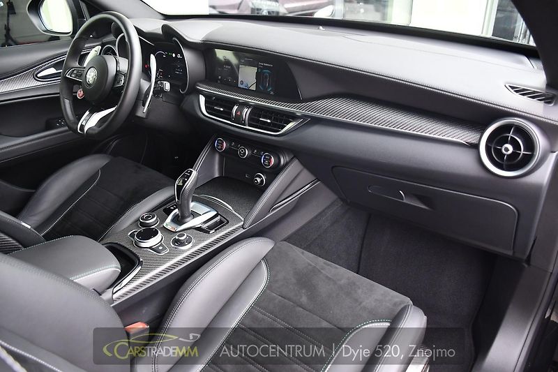 Alfa Romeo Stelvio 2.9V6 Bi-T SPARCO+AKRAPOVIČ - fotka 12 z 54