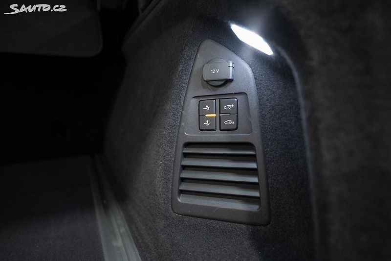 Volkswagen Touareg R-Line 3.0 TDI 210 kW - fotka 36 z 50