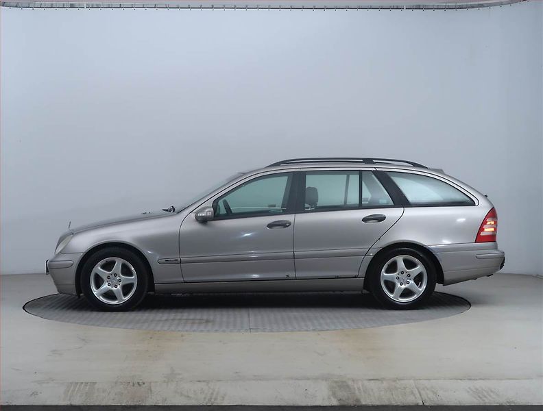 Mercedes-Benz Třídy C (2002) Classic C 270 CDI - fotka 3 z 15