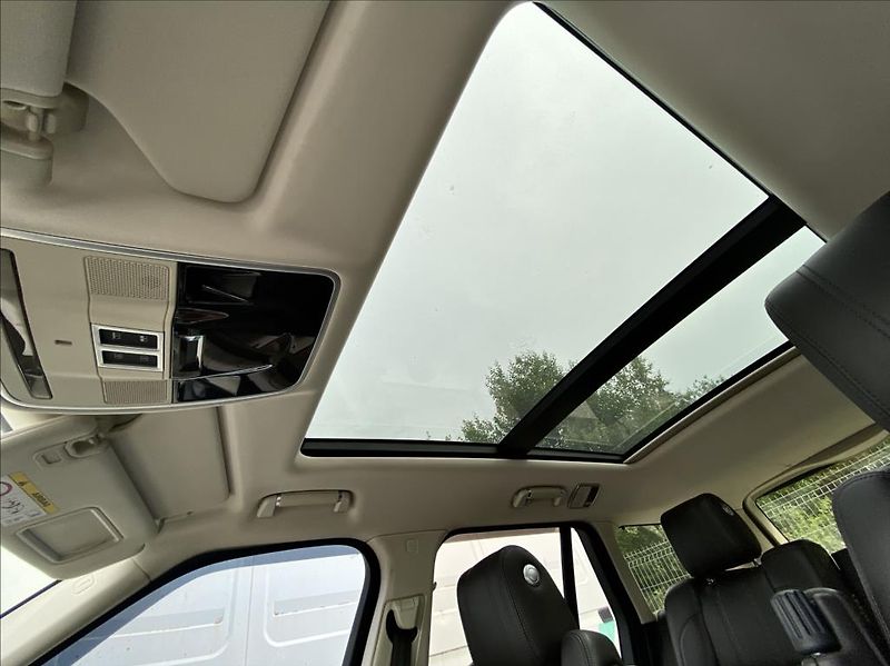 Land Rover Range Rover 4,4 SDV8 Vogue Auto NEPOJÍZDNÉ - fotka 34 z 43
