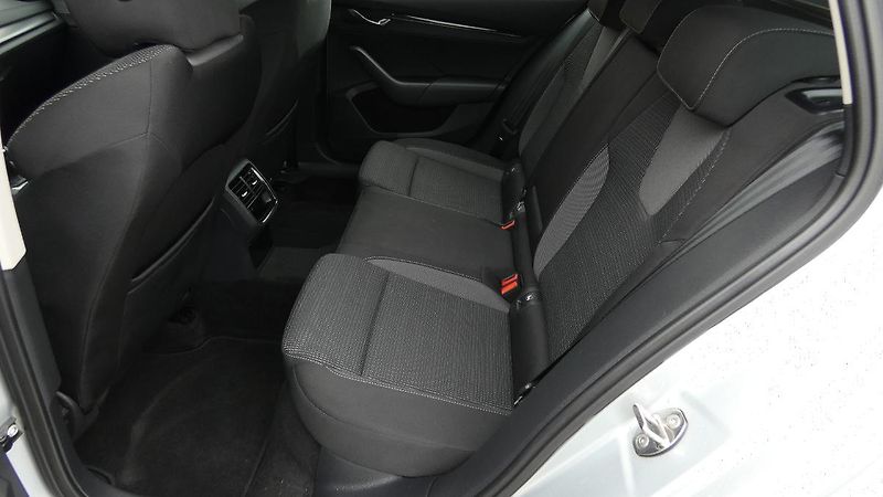 Škoda Octavia 2,0 TDI Ambition - fotka 19 z 22