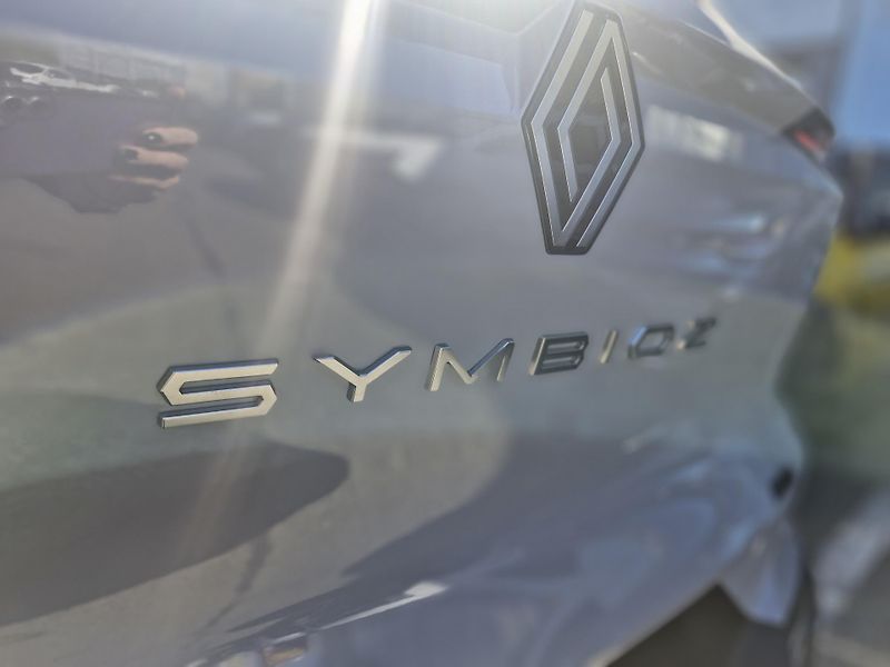 Renault Symbioz (2026) techno E-Tech full hybrid 160 - fotka 6 z 13