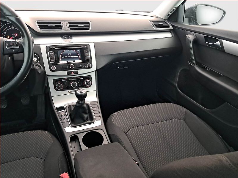 Volkswagen Passat (2011) 2.0 TDI, po STK, servisované - fotka 8 z 16