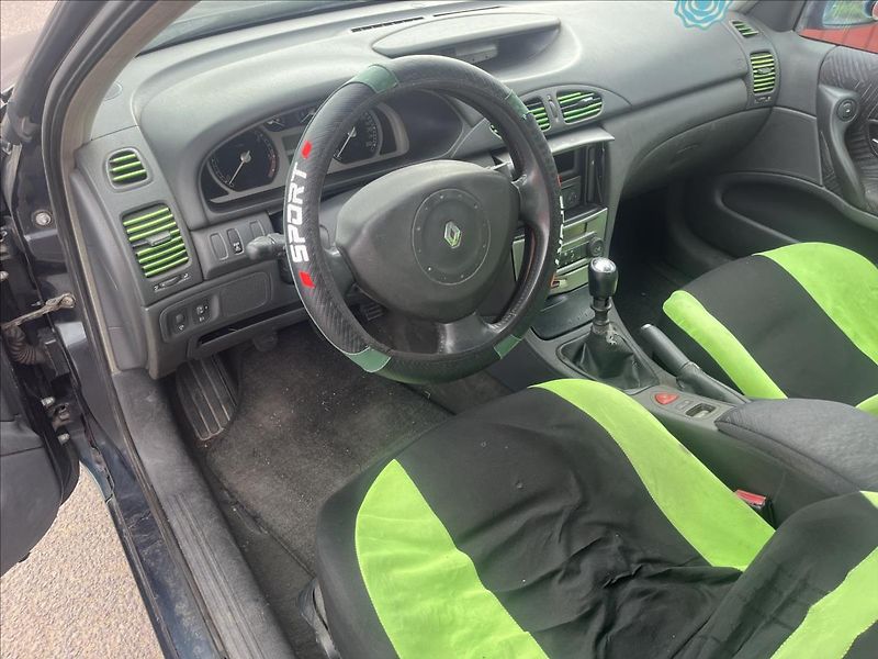Renault Laguna 1,9 dCi TAŽNÉ SERVIS STK 3/28 - fotka 9 z 33