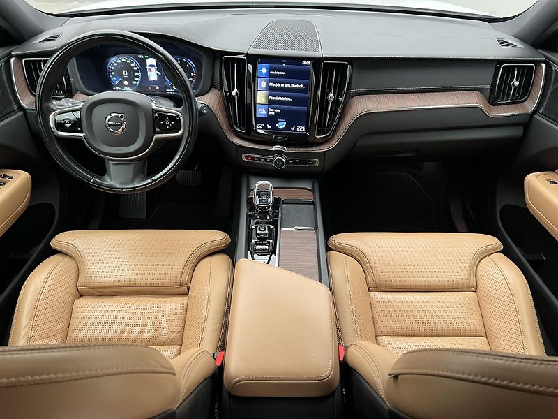 Volvo XC60 B4 AWD INSCRIPTION AUT 1.maj. - fotka 2 z 39