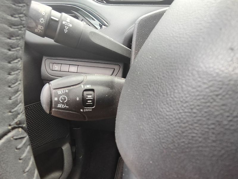 Peugeot 208 1.2 PureTech/Active ČR 1.Majit - fotka 23 z 27