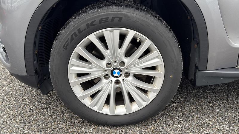 BMW X5 xDrive30d - fotka 4 z 21