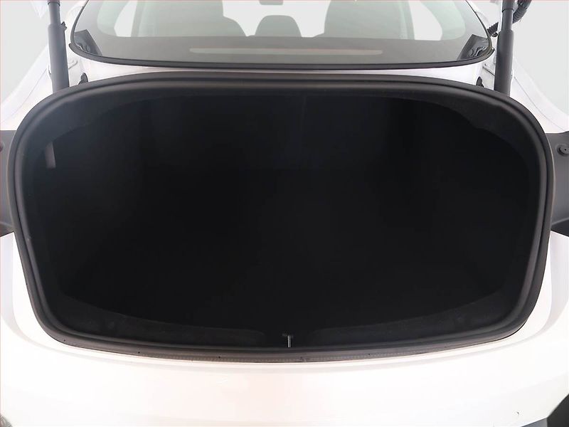 Tesla Model 3 (2024) Standard Range 60kWh, SoH 94% - fotka 14 z 19