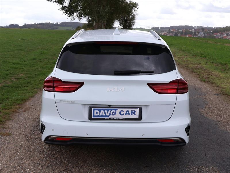 Kia Ceed 1,5 T-GDI 117kW DCT TOP DPH CZ - fotka 6 z 29