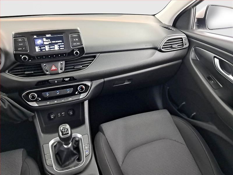 Hyundai i30 (2018) 1.0 T-GDI, Tempomat - fotka 8 z 16