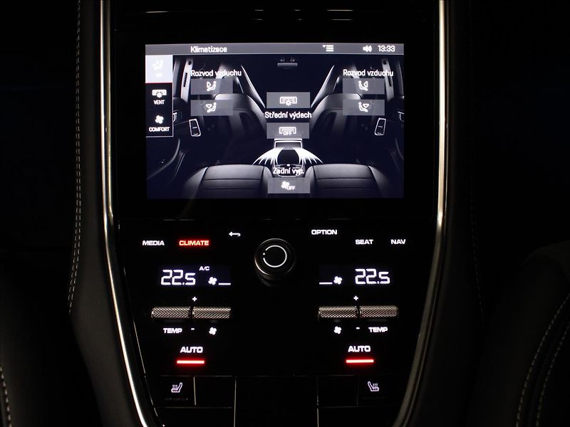 Porsche Panamera 4,0 GTS 368 kW zánovní stav - fotka 31 z 36