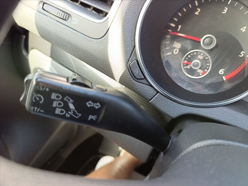 Volkswagen Golf 1,6 TDi Klimatizace Tempomat - fotka 26 z 27