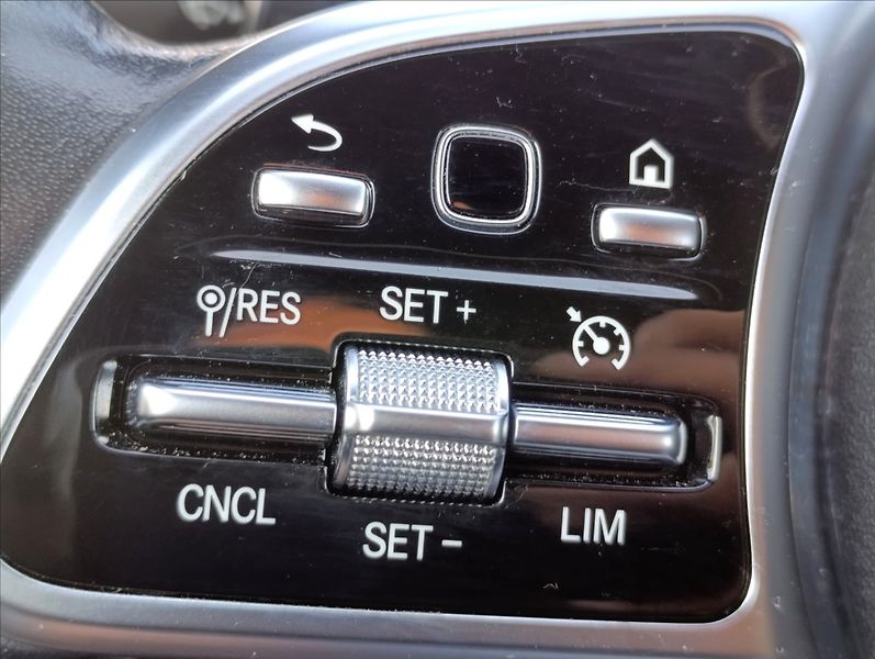Mercedes-Benz Třídy C 2,0 EQ POWER KAMERA NAVI - fotka 18 z 38