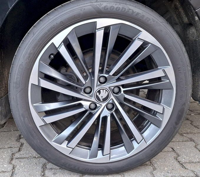 Škoda Superb (2025) L&K TD 142/2.0 A7A - fotka 10 z 30