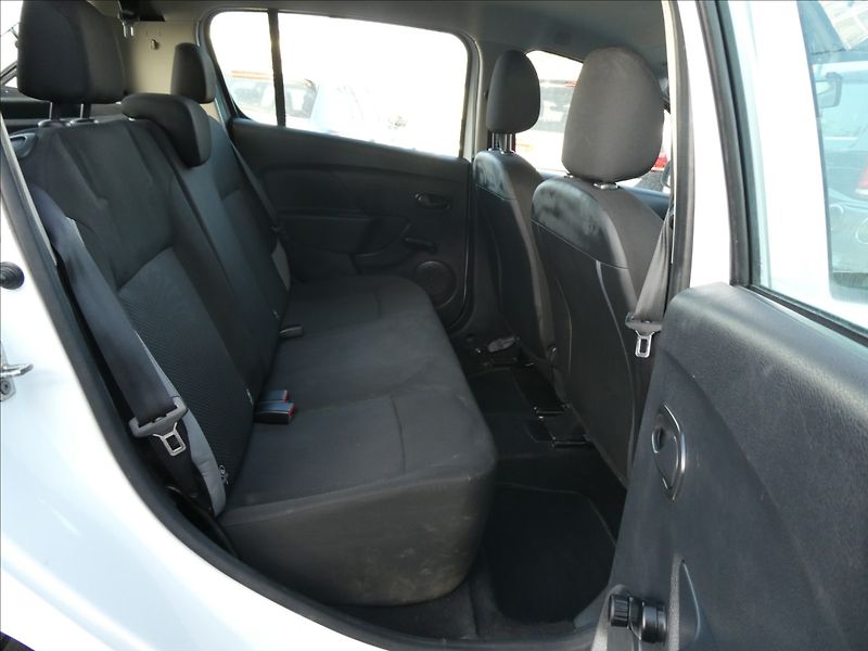 Dacia Sandero 1,2 16V 55kW Access, KLIMA - fotka 22 z 33