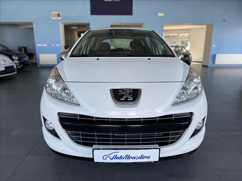 Peugeot 207 1,4   54 kW,HUSKY,SERVISKA - fotka 2 z 20