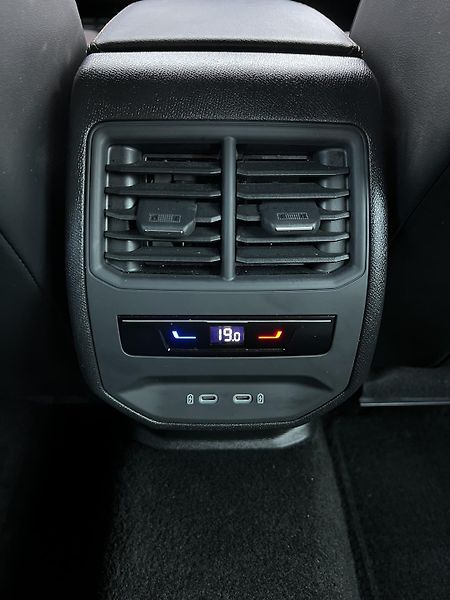 Cupra Leon 1.4 TSI e-Hybrid 150kW TZ DPH - fotka 25 z 29