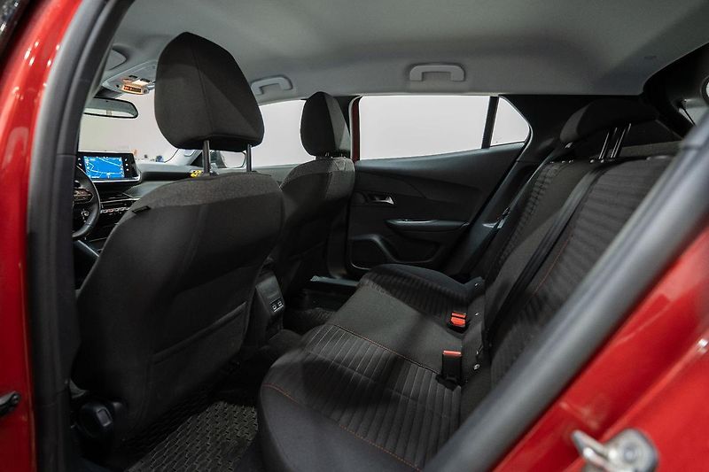 Peugeot 2008 1.2 PureTech 96 kW - fotka 8 z 27