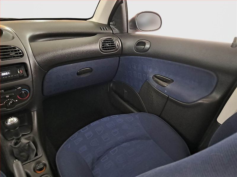 Peugeot 206 (2001) 1.1 i, plně pojízdný - fotka 8 z 14