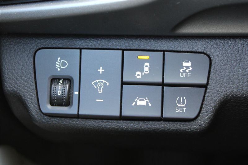 Kia Stonic 1,4 i  NOVÉ V ČR,PREMIUM,34TKM - fotka 22 z 33