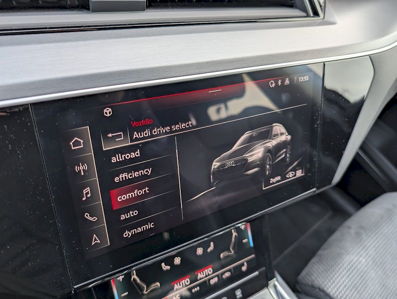 Audi e-tron (2021) S-Line 55 Quattro - fotka 21 z 30