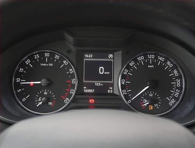 Škoda Octavia (2015) 1.6 TDI, Xenony, Tempomat - fotka 11 z 22