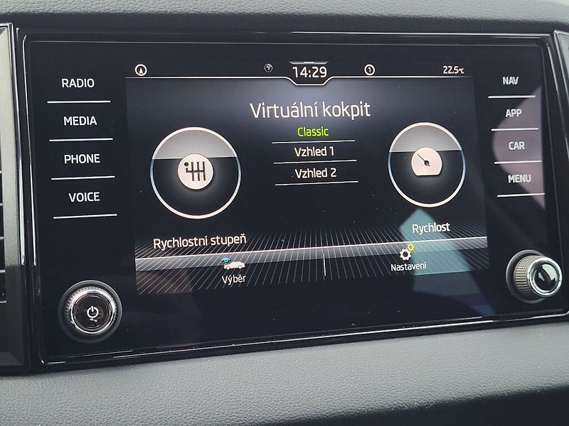 Škoda Karoq Classic 1,5TSI 110kW - fotka 20 z 27