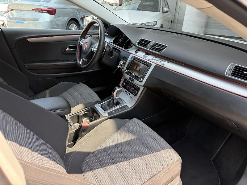 Volkswagen Passat CC 2.0TDi DSG 103kW - fotka 13 z 20