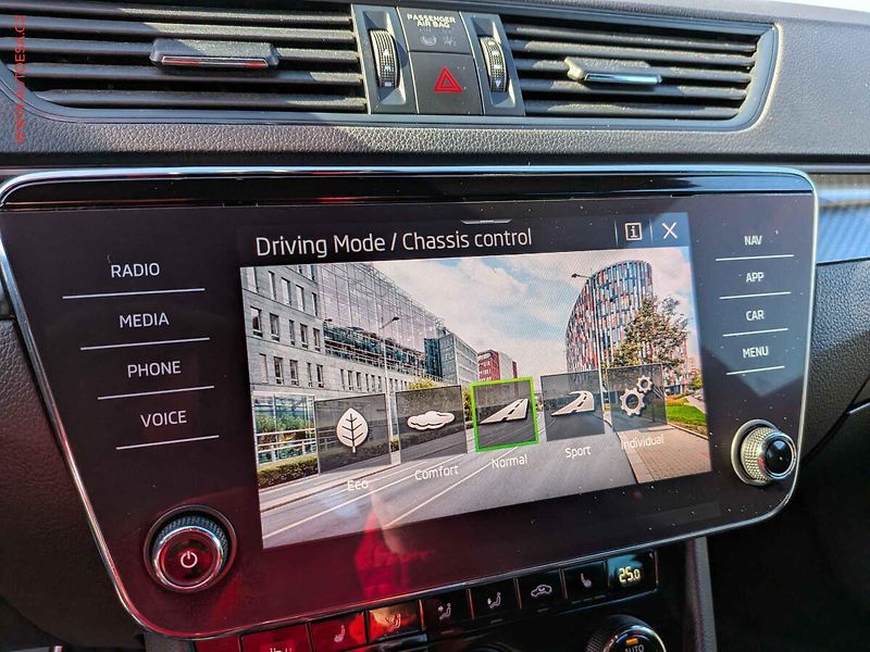 Škoda Superb (2021) 2.0TSi 4x4, ČR, SportLine - fotka 16 z 23