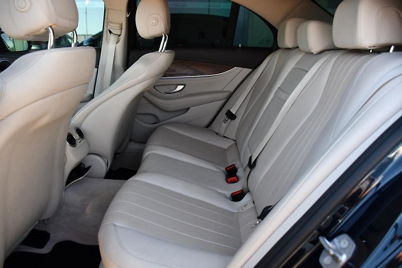 Mercedes-Benz Třídy E 350d - fotka 20 z 42