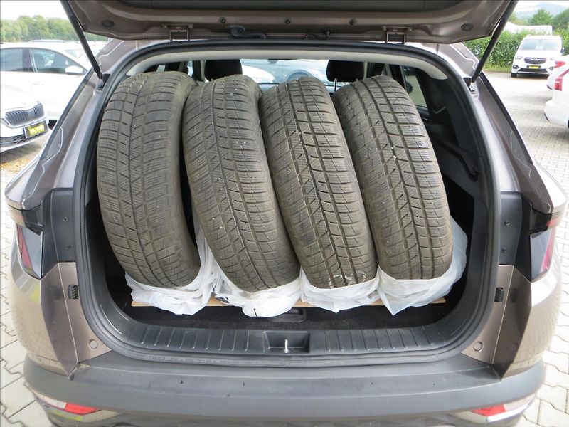 Hyundai Tucson 1,6 CRDi mHEV DCT Smart 100 kW - fotka 7 z 28