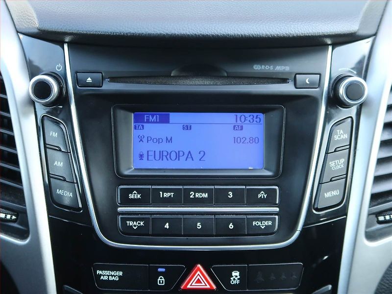 Hyundai i30 (2015) 1.6 MPI, Serv.kniha, Tempomat - fotka 12 z 17