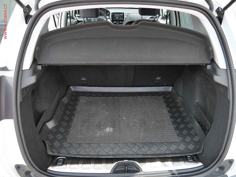 Peugeot 2008 (2015) 1.2 PT, 1.maj,ČR, Allure, AC - fotka 7 z 19