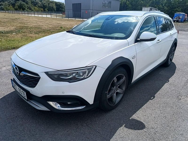 Opel Insignia ST 2.0 CDTi 4x4 - fotka 2 z 45