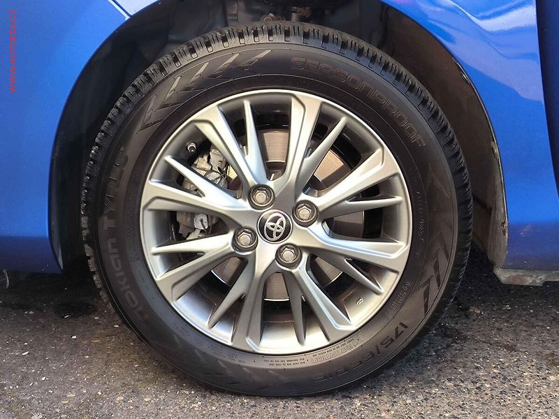 Toyota Yaris (2017) 1.5 i, 1.maj,ČR, AC, park - fotka 19 z 19